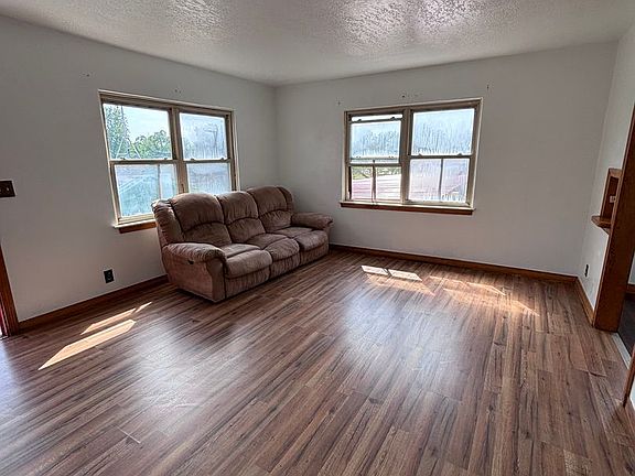 3rd image of 629 S Reno Ave