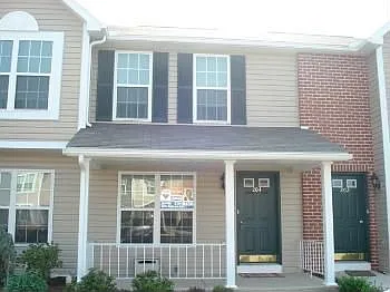 204 Pebble Ln photo 1