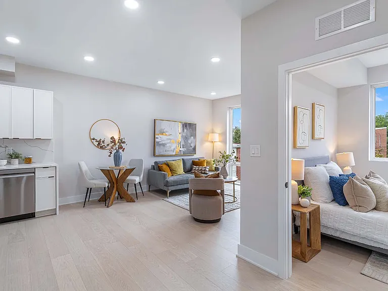 Paxton Park Apartments — Photo 9