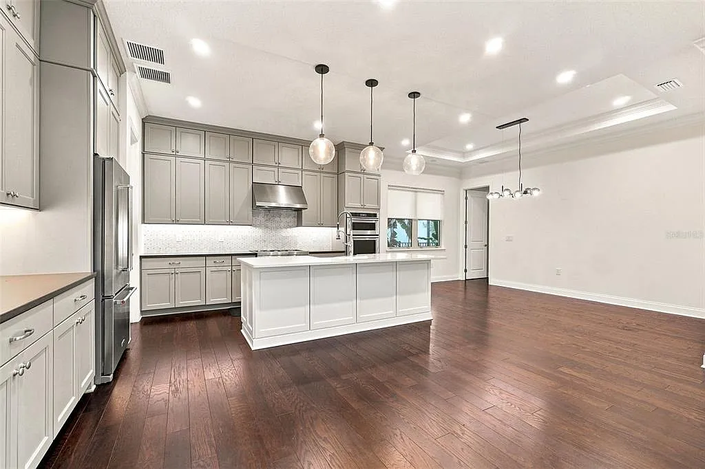 4 bed, 4.5 bath, 3375 sqft, $6,999 — Photo 2
