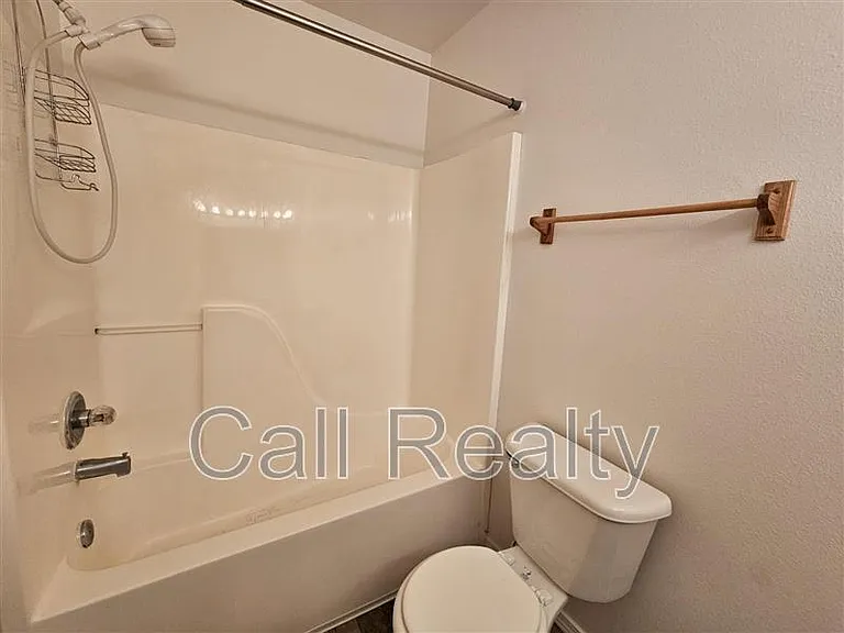 2523 E Desmet Ave — Photo 9