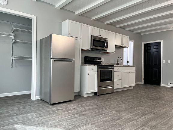 4th image of 77 Kings Hwy APT 5