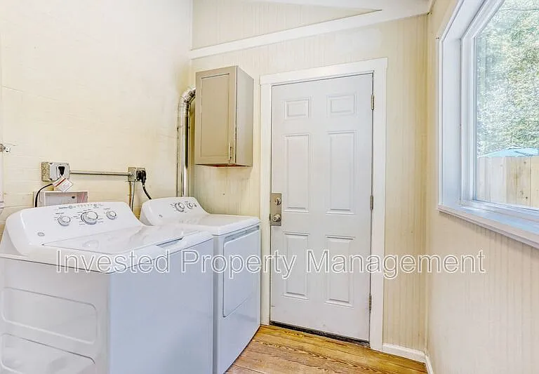 3027 N Hooker St — Photo 13