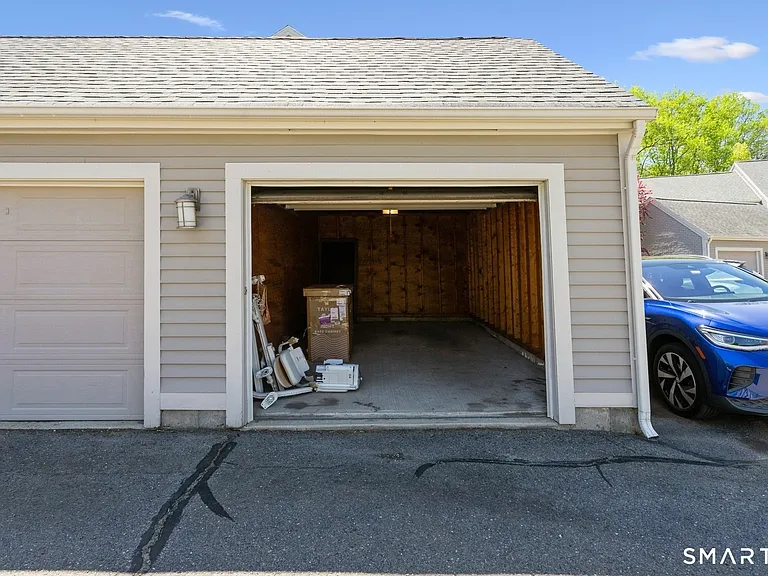 33 Strathmore Ln #33 — Photo 4