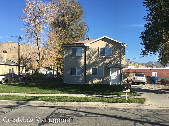 2nd image of 1010 N Victoria Way #B