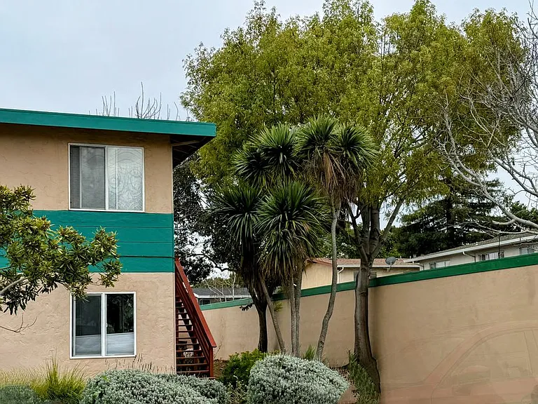 418 Roosevelt Ave #6 — Photo 4