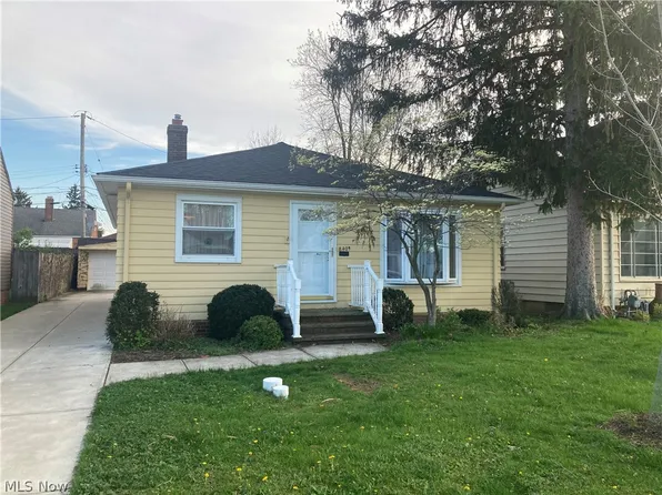 8409 Wainstead Dr, Parma, OH 44129