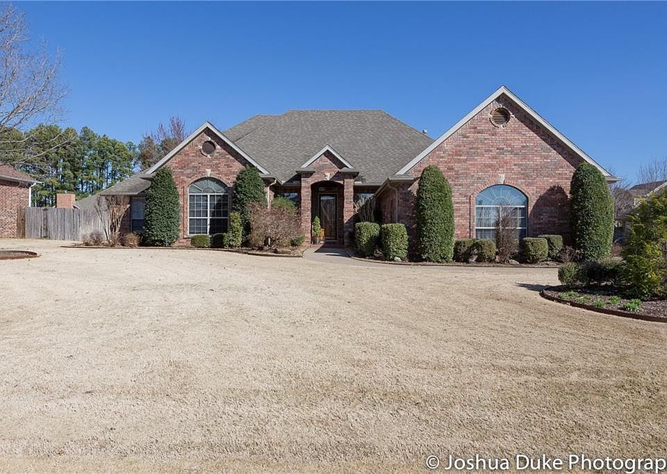 1st image of 2072 N Barrington Dr