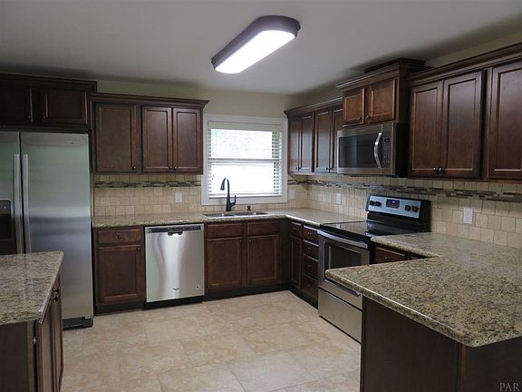 3rd image of 3705 Summer Dr