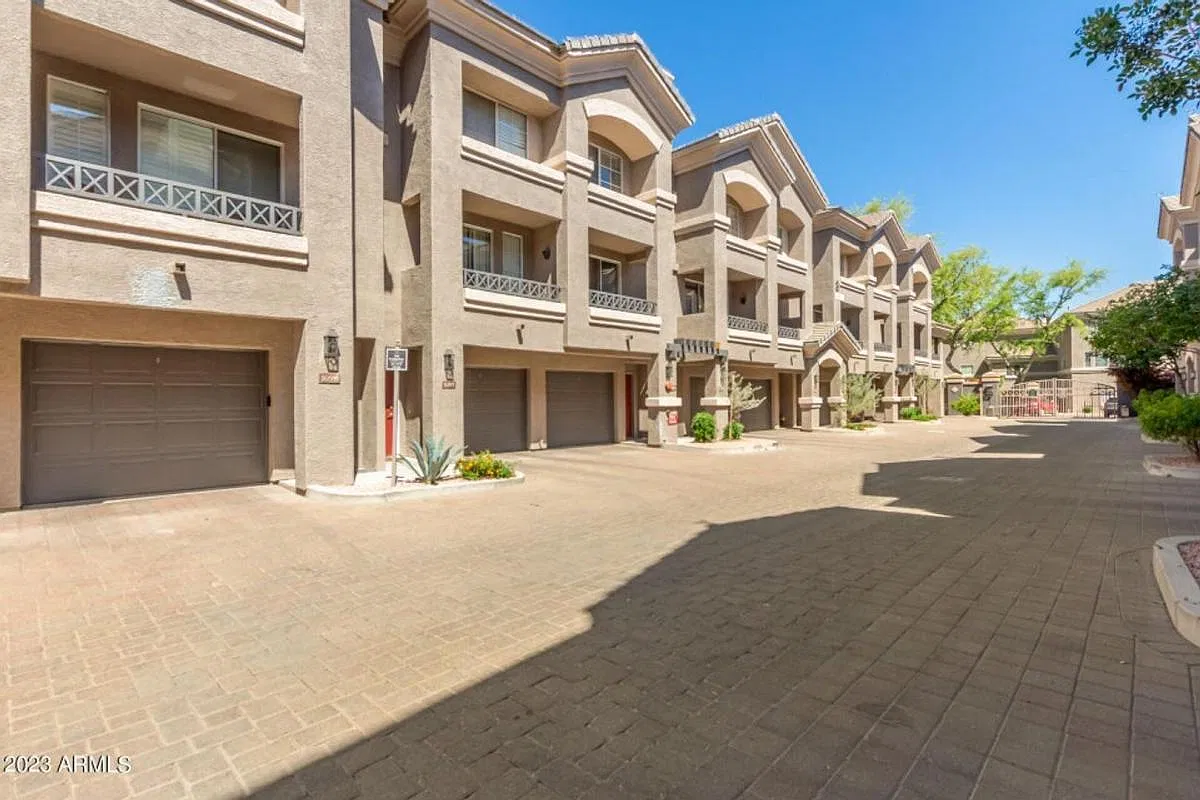Amazing Townhome in Gated Community! — Photo 3