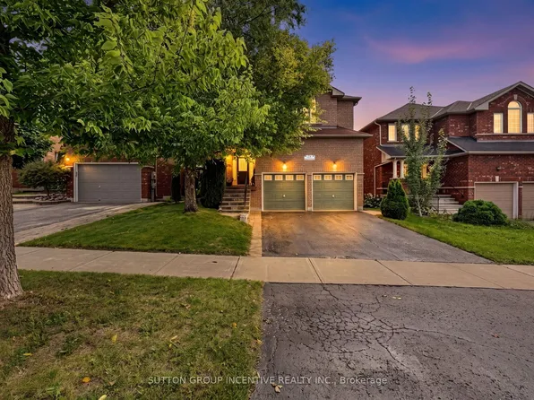 23 Prince Of Wales Dr, Barrie, ON L4N 0T5