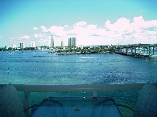 2nd image of 2640 Lakeshore Drive #709