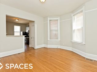 1216 W Barry Ave APT 1R, Chicago, IL 60657