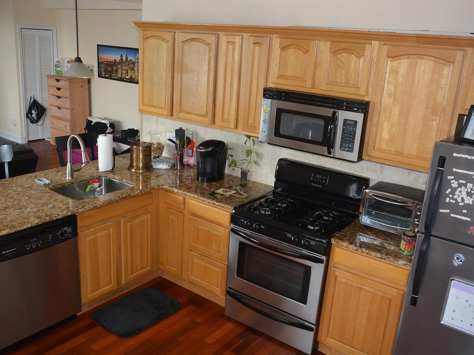 2 bed, 1000 sqft, $1,995 — Photo 1