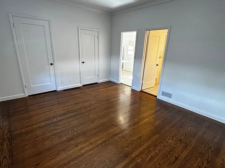 220 N San Mateo Dr — Photo 3