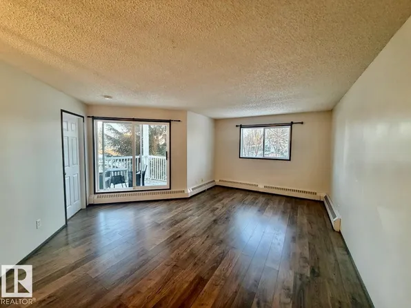 11620 9a Ave NW #213, Edmonton, AB T6J 7B4