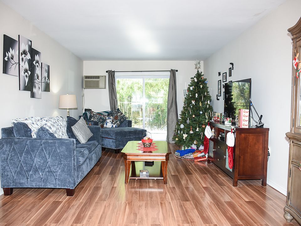 1st image of 556 Village Dr