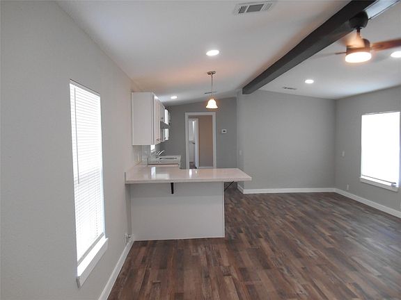 3rd image of 527 Cindy Ln