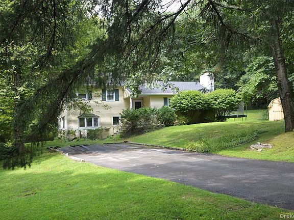 3rd image of 4 Lorraine Road