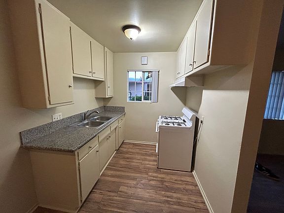 4th image of 351 E Rossellen Pl APT 4