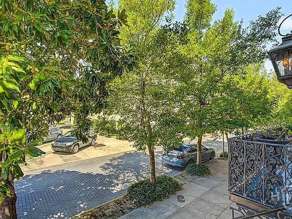 4th image of 25 W Perry Street