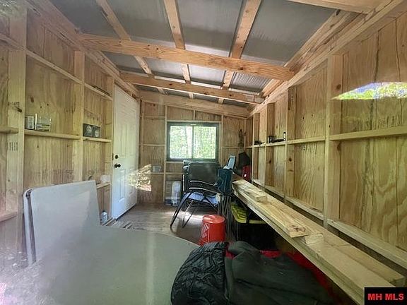 3rd image of 435 Zone Ridge Ln