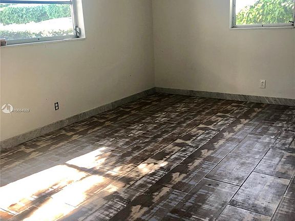 5th image of 2721 Garden Dr N APT 101
