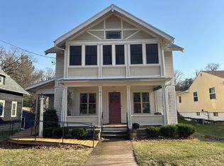 909 Vernon St, Decorah, IA 52101