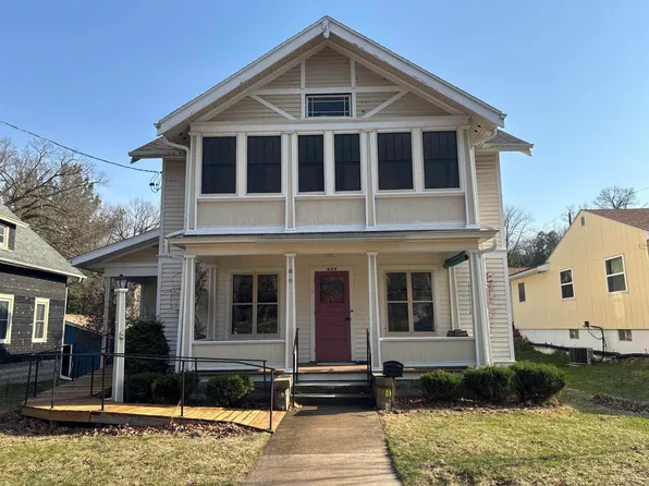 909 Vernon St, Decorah, IA 52101