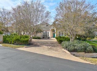 2 Tiburon Ct, The Hills, TX 78738