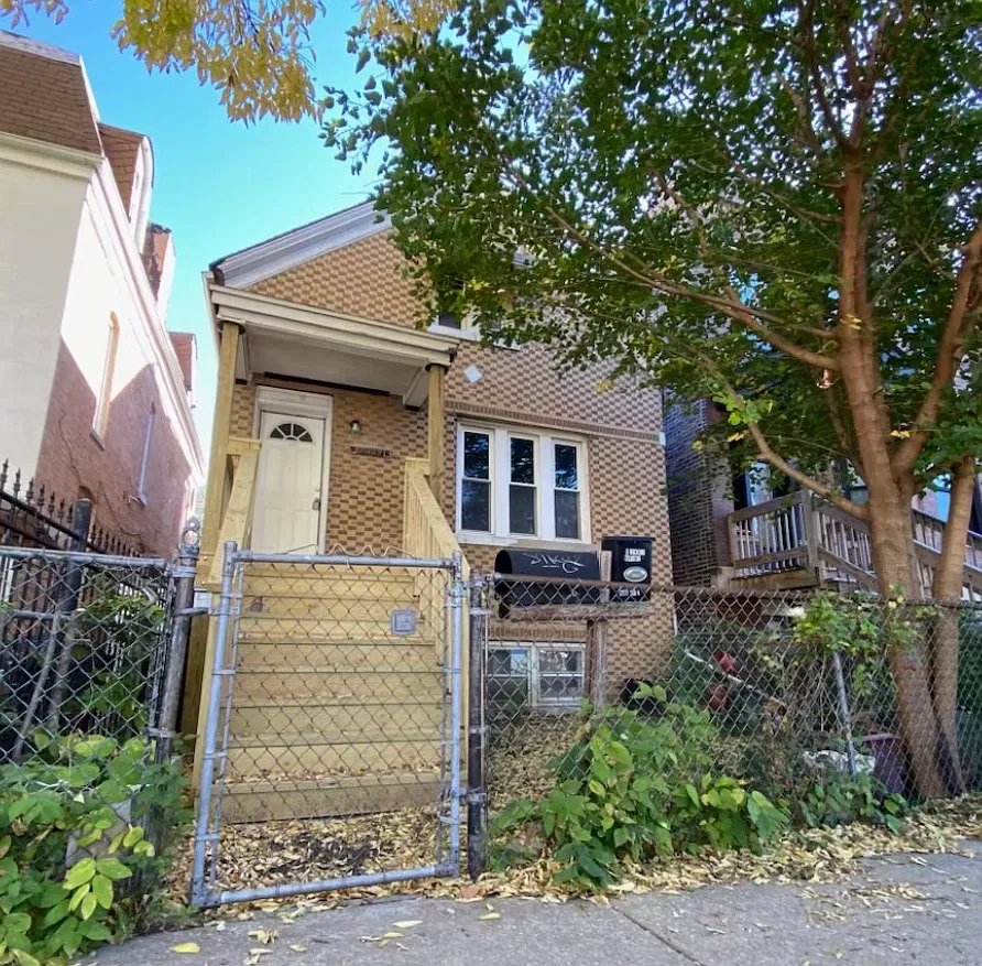 3 bed, 1000 sqft, $1,600 — Photo 1