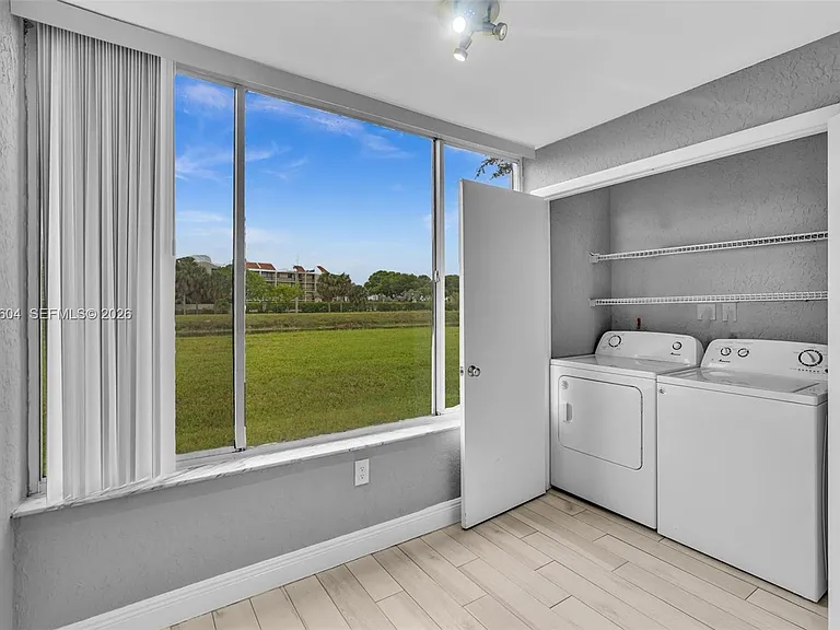 2851 N Oakland Forest Dr #111 — Photo 17
