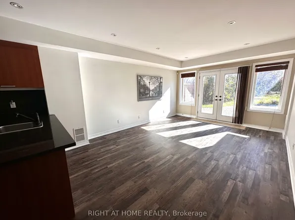 327 S Carrville Rd, Richmond Hill, ON L4C 6E4
