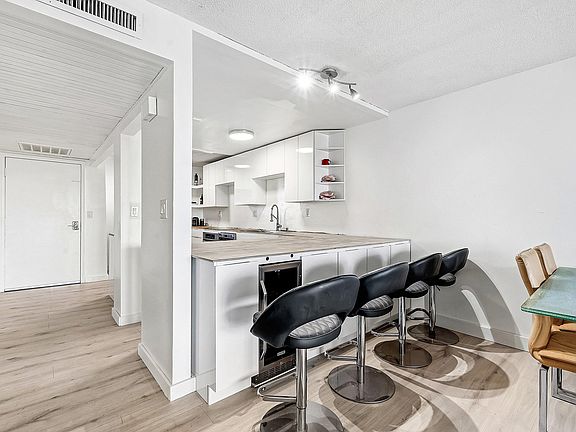 5th image of 6 Royal Palm Way #605