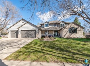 3605 S Slaten Park Dr, Sioux Falls, SD 57103