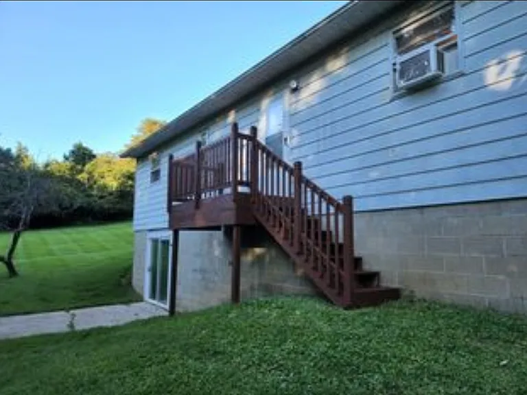 9238 Fairmount Rd SE — Photo 3