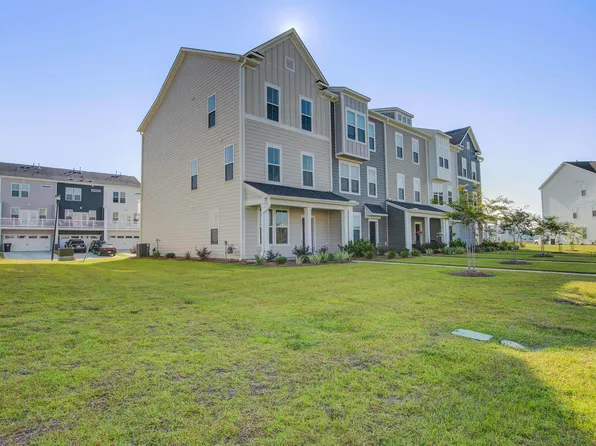 847 Recess Point Dr, Moncks Corner, SC 29461
