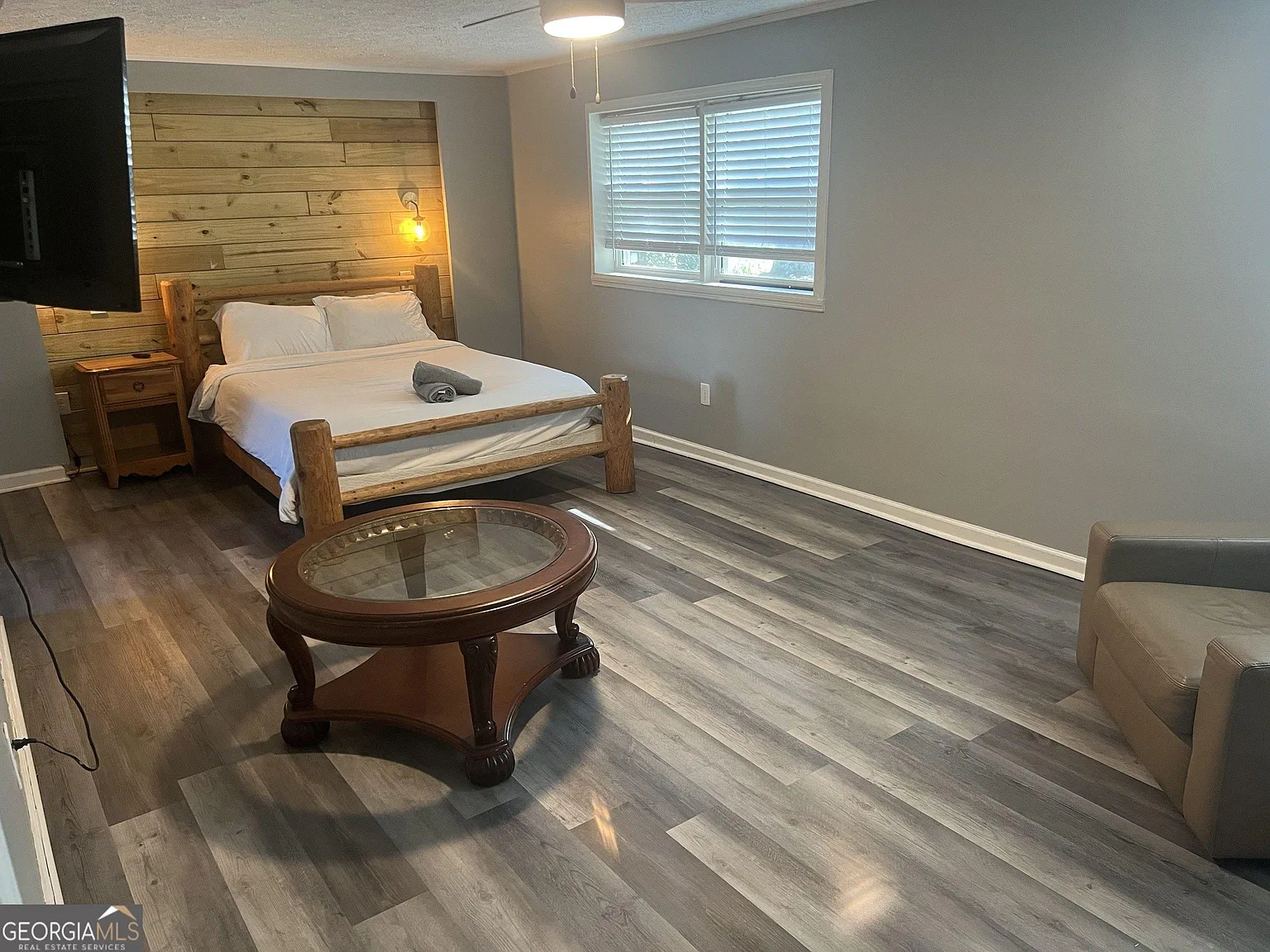 4 bed, 3.0 bath, 2200 sqft, $1,412 — Photo 3