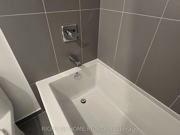 60 Central Park Dr #1707 — Photo 44