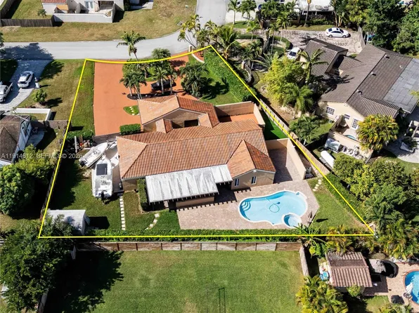 15235 SW 152nd Ct, Miami, FL 33187