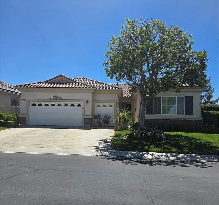 1704 Reyes Ln