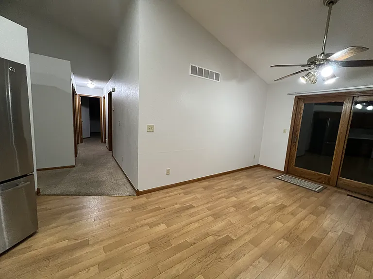 104 N Belmont Dr — Photo 6