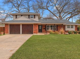 611 Ravenwood Dr, Arlington, TX 76013