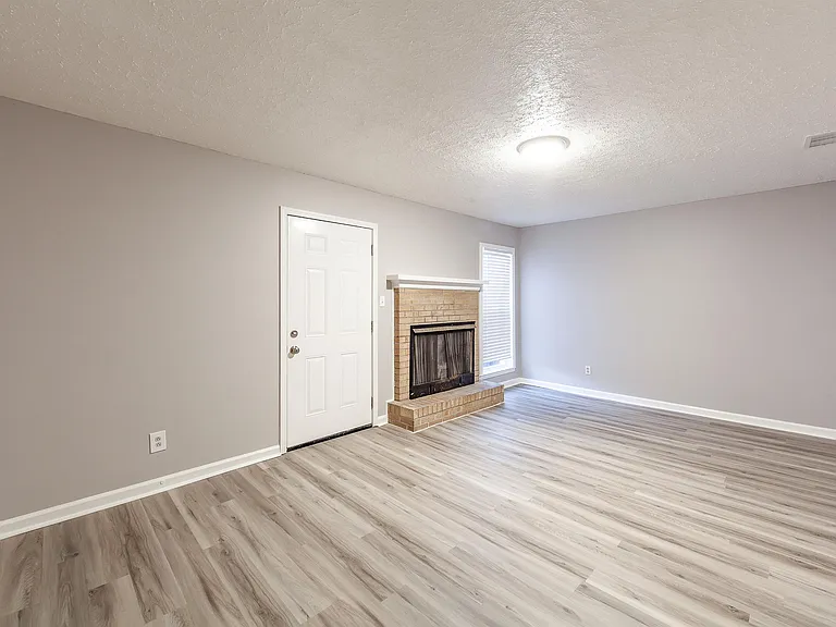 40 Carolane Drive - 1 — Photo 6