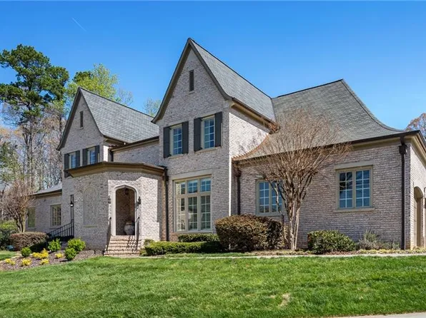 2 Chippers Ct, Greensboro, NC 27407