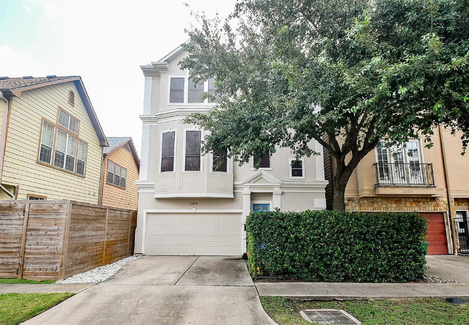 3 bed, 3.5 bath, 2062 sqft, $3,000 — Photo 1