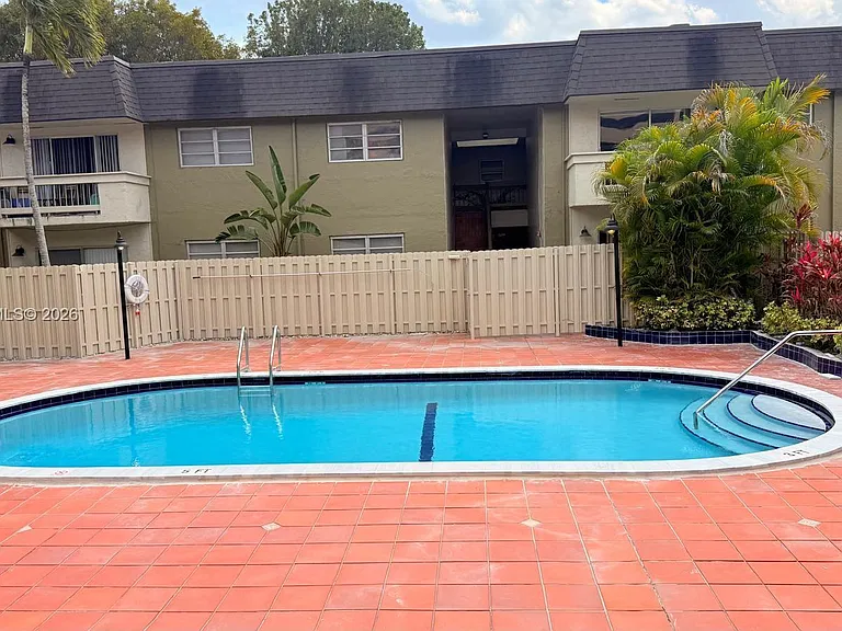 9360 SW 87th Ave #N5 — Photo 7
