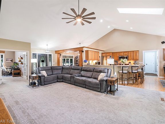 4th image of 2315 Pebble Creek Dr
