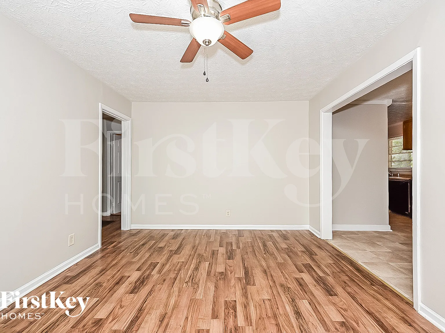 3 bed, 1.0 bath, 1040 sqft, $1,720 — Photo 2