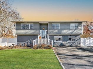 17 Terapin St, Mastic, NY 11950